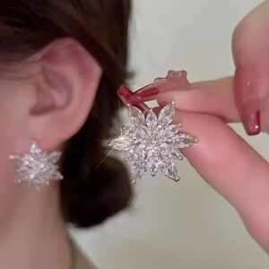 Star Earrings Sparkling Faux Zircon  Stud Earrings - About 1.25" Diameter  - NWT